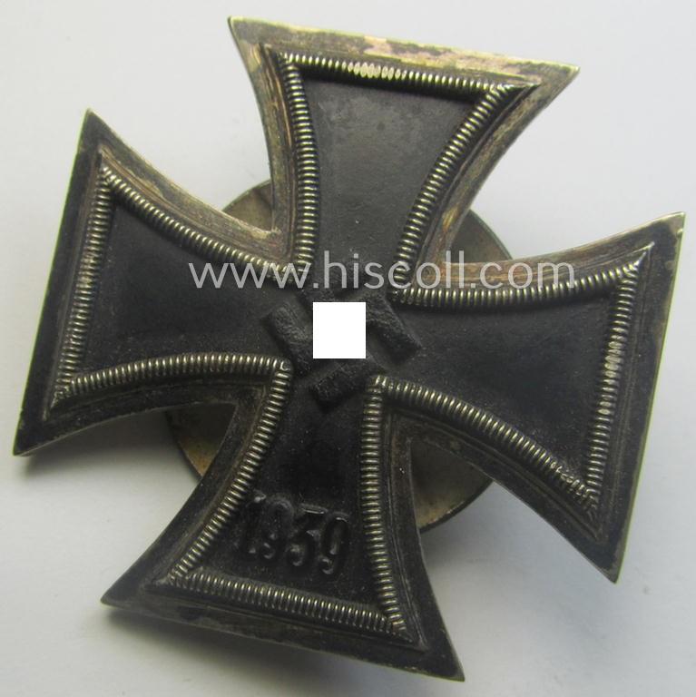 Moderately used, Iron Cross 1st class (or: 'Eisernes Kreuz 1. Klasse') as executed in the scarcely seen so-called: 'screw-back'- (ie. 'An der Schraube'-) pattern being a non-maker-marked example