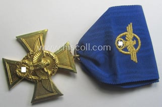 Golden-class 'Pol.-Dienstauszeichnung 1. Stufe' (or: police loyal-service medal...