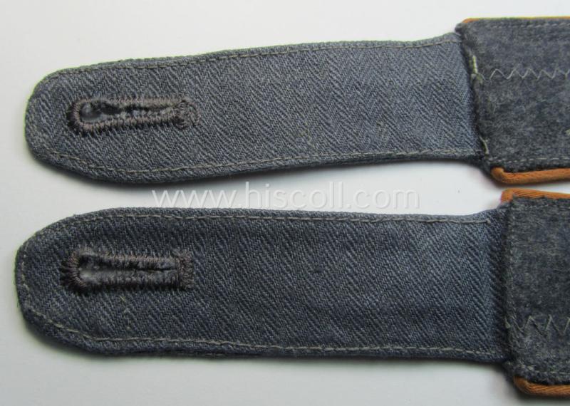 Pair of WH (Luftwaffe) EM-type shoulderstraps as was executed in typical 'HBT'-type cloth and piped in the copper-brown-coloured branchcolour for usage by a: 'Soldat der Nachrichten-Truppen'