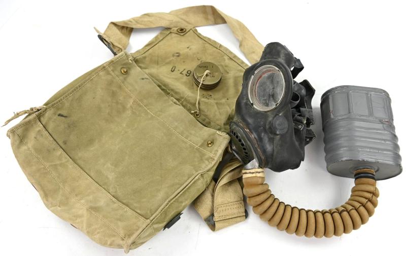 British WW2 Gasmask Set in Carrying Bag