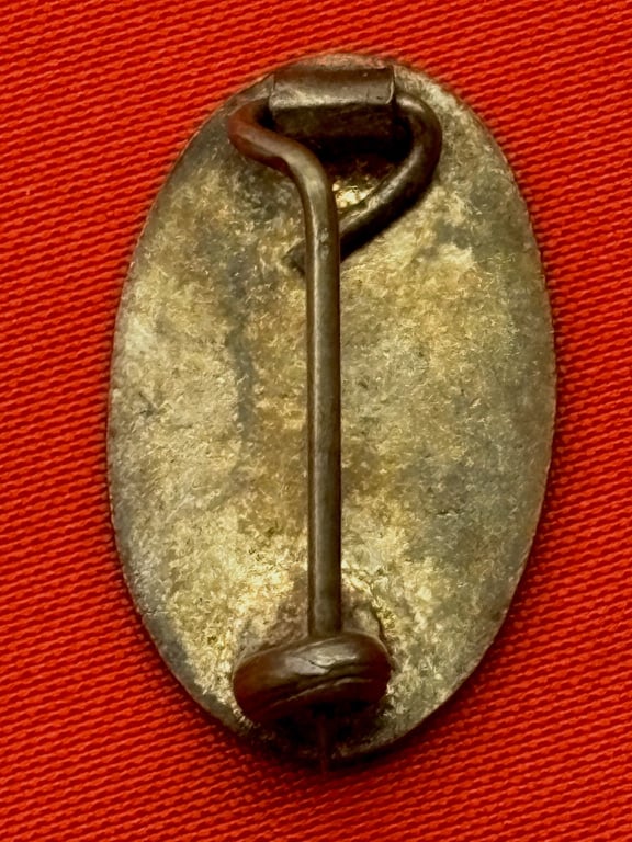 Authentic Original WWII British Winston Churchill morse code V for Victory patriotic badge.