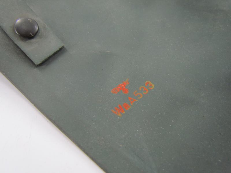 German Civilian Gasmask ( Volksgasmaske ) in Canister