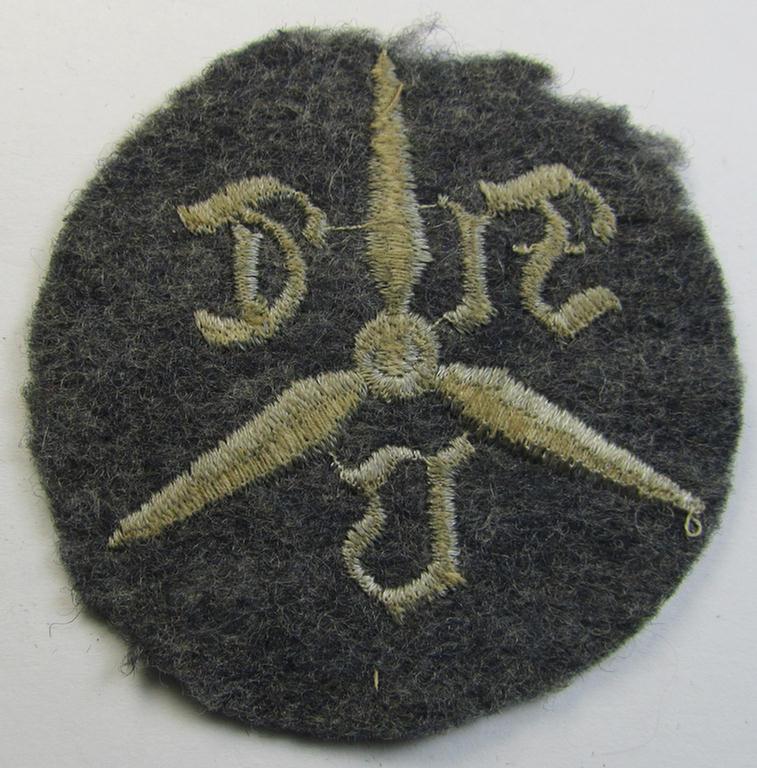 Attractive - and scarcely found! - WH (Luftwaffe) machine-embroidered, trade- ie. special-career ie. proficiency patch as was specificallly intended for usage by: 'ehemaligen Militärschuler' (ie. former LW-students)