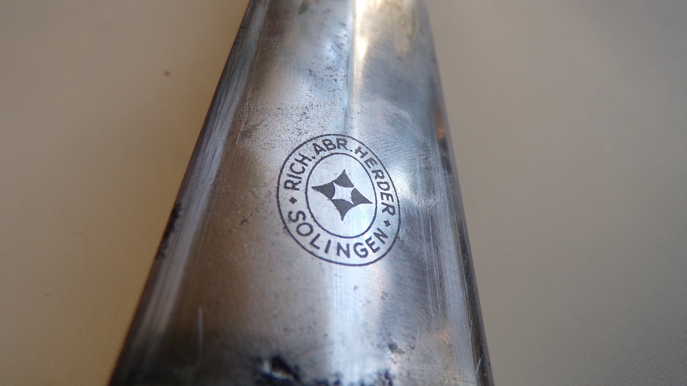 Early M33 SS Dagger by Herder