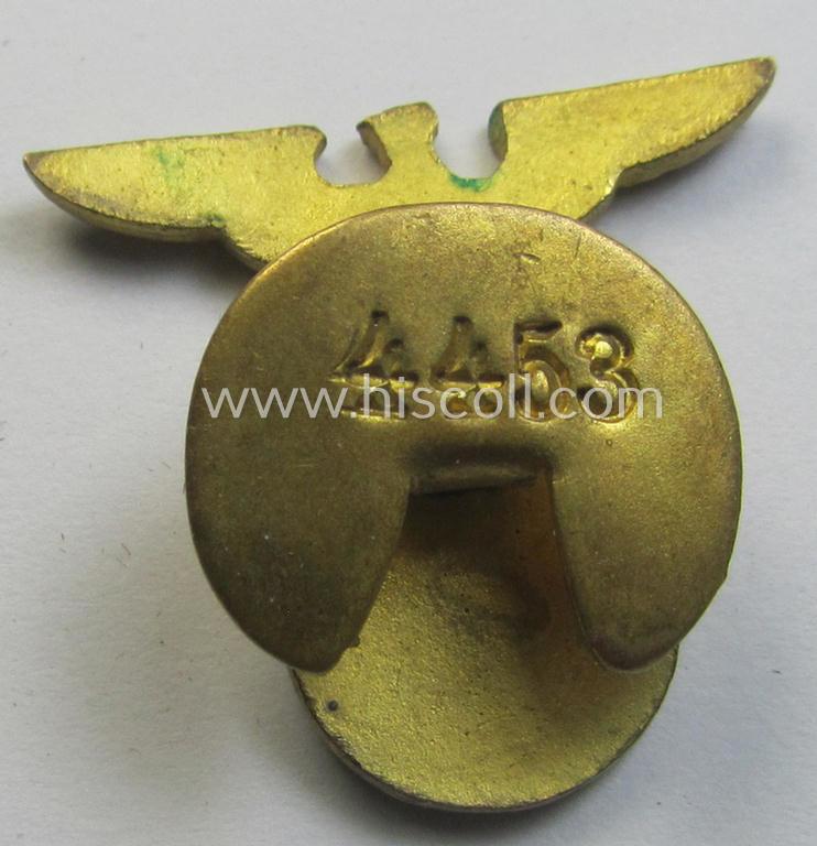 Attractive - fairly rarely seen! - example of a golden-toned (and nicely enamelled!) so-called: 'Mitgliedsabzeichen o. Allgemeines-Dienstabzeichen der Deutsche Lufhansa (o. DLH)' that is showing a unique, engraved serial-number (ie. '4453')