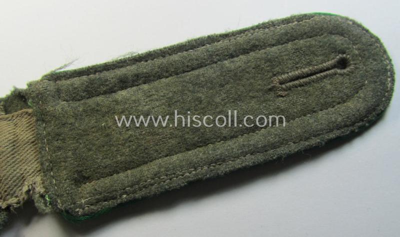 Single - but nevertheless scarcely seen! - WH (Heeres) NCO-type shoulderstrap as was piped in the darker-green branchcolour as was intended for an: 'Unteroffizier' who served within a: 'Jäger- o. Gebirgsjäger-Regiments'