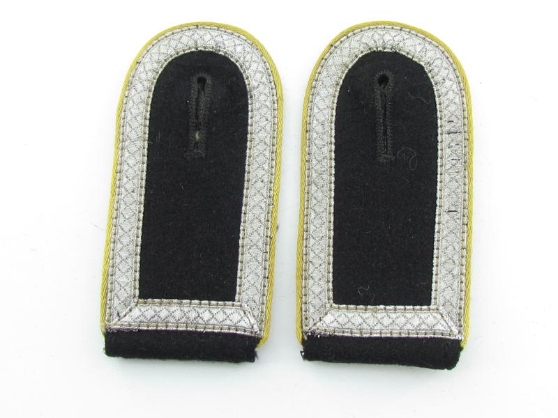 Waffen-SS Signals unit ‘Nachrichten’ shoulder boards for SS-Unterscharführer