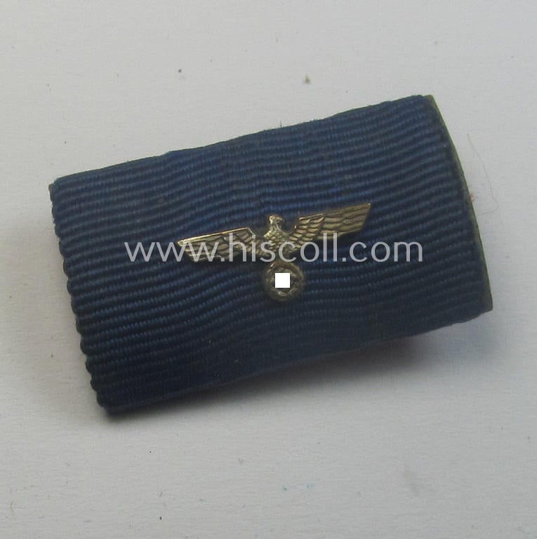 Silver-toned WH (Heeres o. KM) so-called: 'Einzelspange' showing a: 'WH-Dienstauszeichnung 4. Stufe' (as was intended for 4 years of loyal-service) and that shows a detailed, Heeres o. KM-type-eagle-device, period-attached