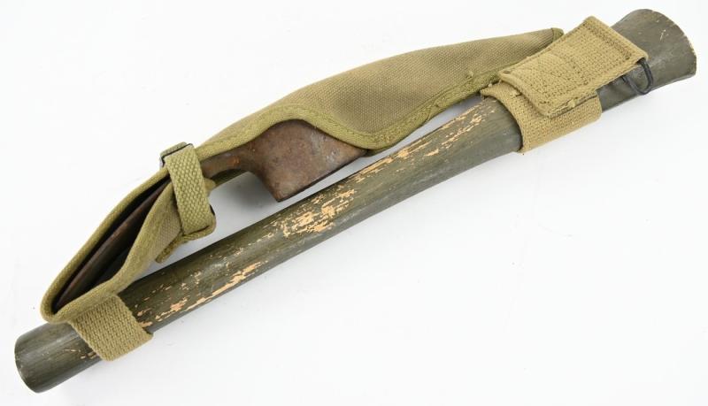 US WW2 M-1910 Pick-Mattock and carrying case