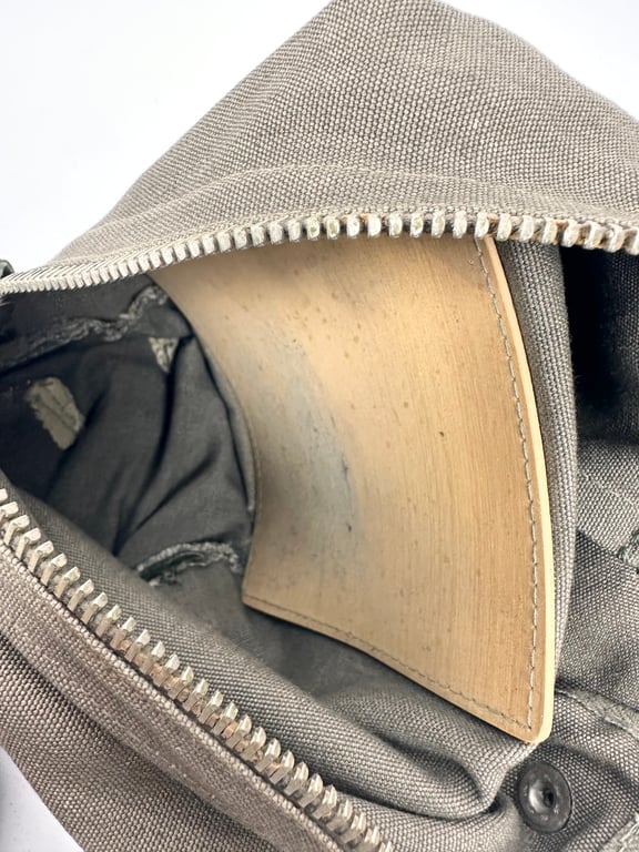 Rare Fallshirmjager gasmask/bag "ebd"