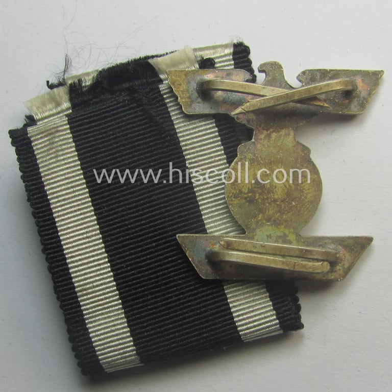 Never mounted nor worn example of a: 'Wiederholungsspange zum EK II. Kl.' as was produced by the: 'Wilh. Deumer'-company