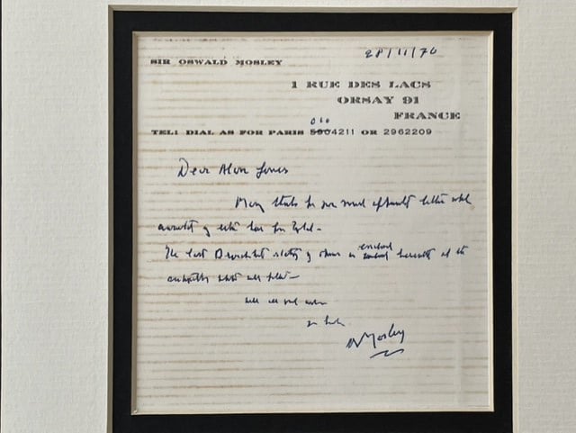 ORIGINAL BRITISH UNION OF FASCISTS (BUF) SIR OSWALD MOSLEY HAND WRITTEN AND HAND SIGNED NOTE DATED 1970.