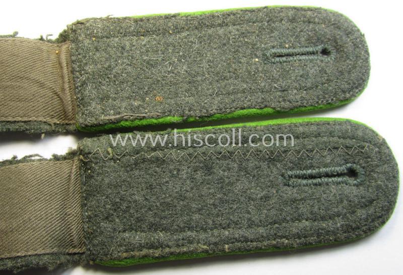 Attractive - fully matching and actually scarcely found! - pair of WH (Heeres) mid-war-period- (ie. 'M43'-pattern-) NCO-type shoulderstraps as was intended for usage by an: 'Unteroffizier der Panzer-Grenadier-Truppen'