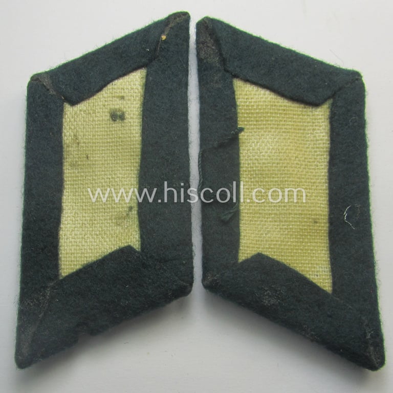 Fully matching pair of WH (Heeres) collar-tabs (ie. 'Kragenspiegel für Offiziere') as piped in the desirable darker-green- (ie. 'grüner'-) coloured branchcolour as was intended for usage by an: 'Offizier eines Gebirgsjäger-Rgts.'