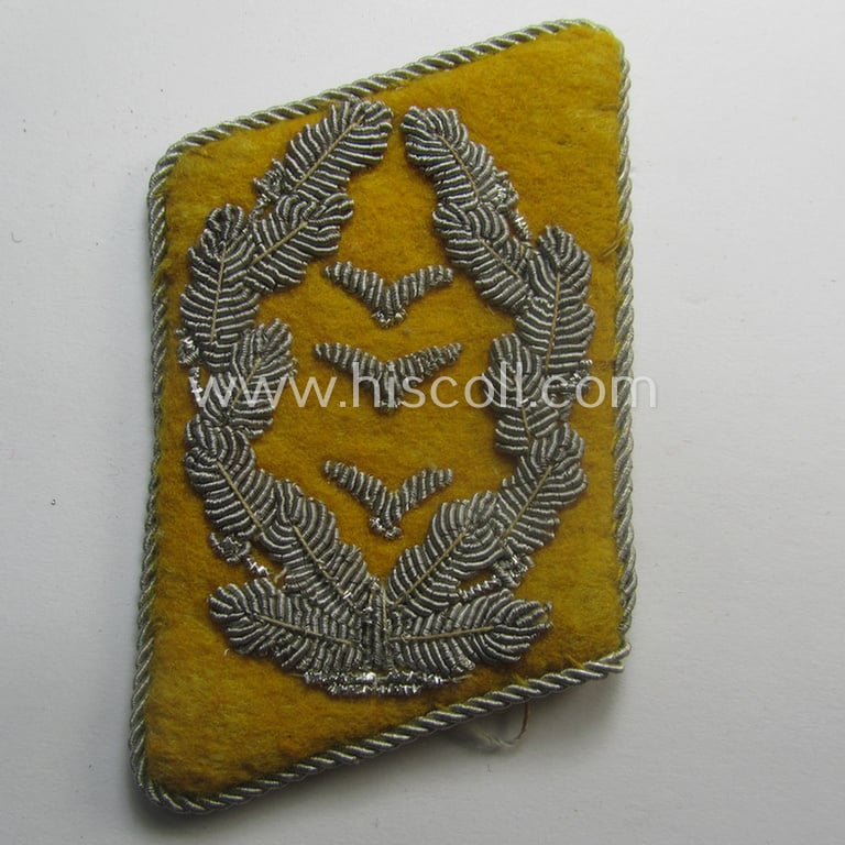 Pair of - fully matching! - WH (Luftwaffe) officers'-type collar-patches (ie. 'Kragenspiegel für Offiziere der LW') as executed in golden-yellow-coloured wool as was intended for usage by a: 'Oberst der Flieger- o. Fallschirmjäger-Trpn.'
