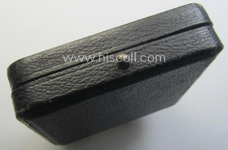 'KvK 1. Kl. mit Schwertern' in etui by: 'Kerbach & Oesterhelt'