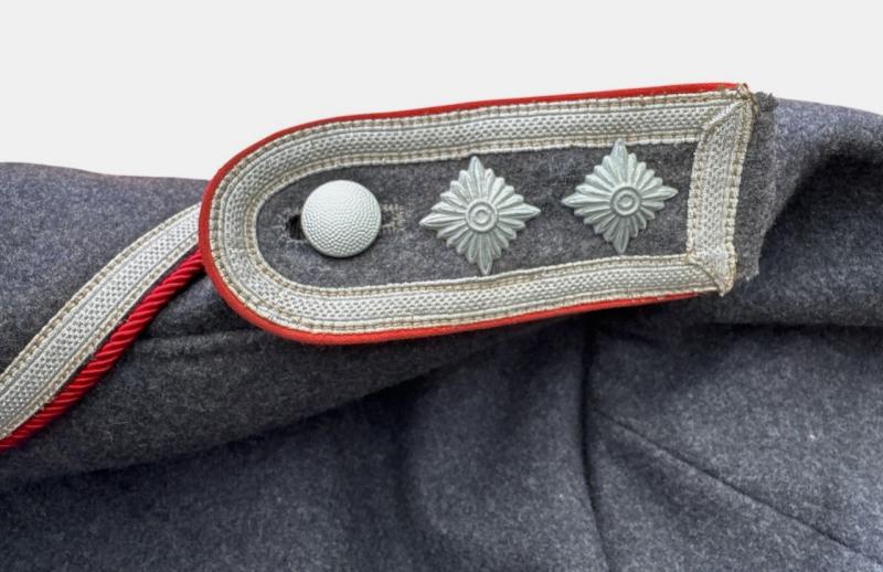 Luftwaffe Early Fliegerbluse for a "Feldwebel" of the Flak Artillery.