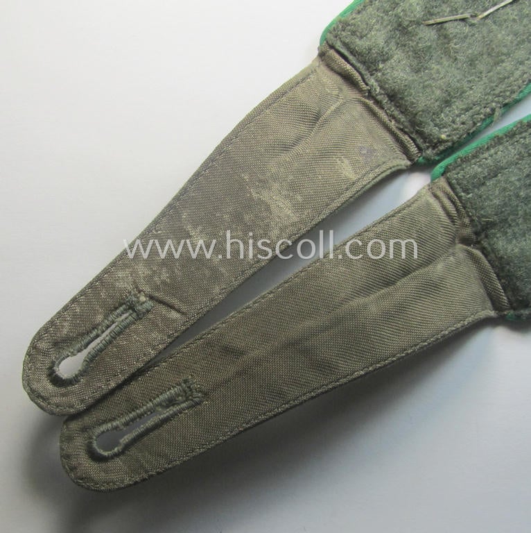 Pair of WH (Heeres) NCO-type (ie. 'M40- o. M43'-pattern-) so-called: 'summer-type'-shoulderstraps (being of the model as was specifically intended for usage on the 'Windjacke') as was intended for a: 'Feldwebel eines Gebirgsjäger-Rgts.'