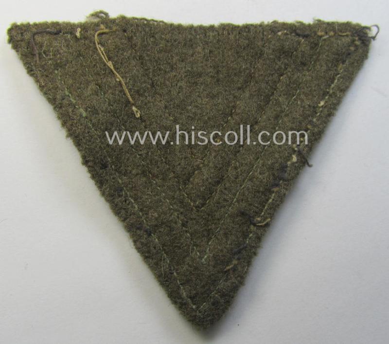 WH (Heeres) early-pattern, tropical-styled 'Armwinkel' (or: arm-chevron) as executed on typical greenish-tan-coloured wool as was specifically intended for usage by a soldier with the rank of: 'Obergefreiter'