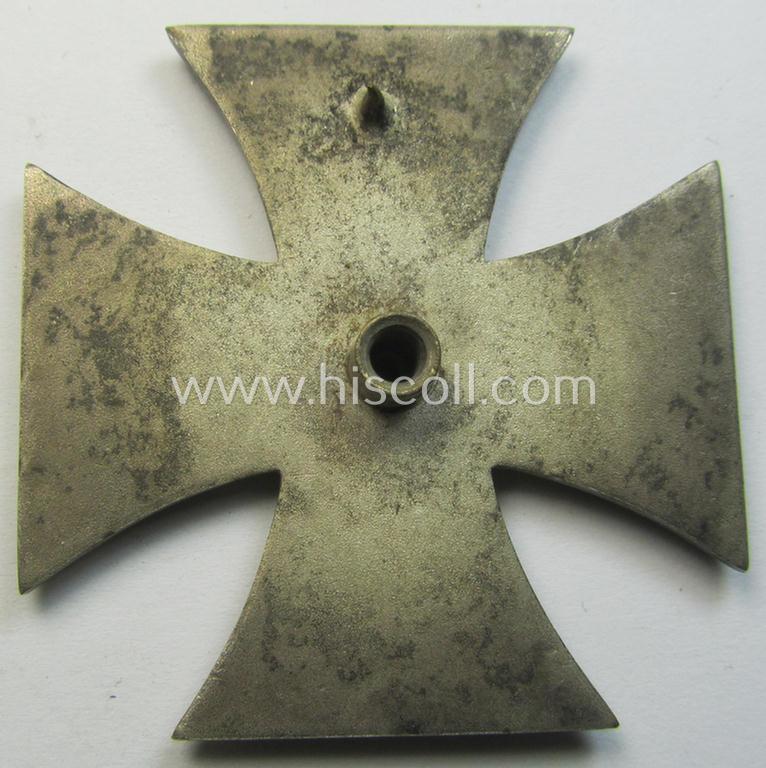 Superb, 'Eisernes Kreuz 1. Klasse' (or: Iron Cross 1st class) as was executed in the scarcely seen so-called: 'screw-back'-pattern being a non-maker marked example as was (I deem) produced by the maker: 'Steinhauer & Lück'