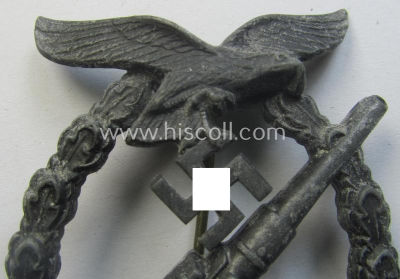 Truly converse-shaped - and just moderately used! - 'Feinzink'-based example of a WH (LW) 'Flakkampfabzeichen' being a detailed albeit non-maker-marked example as was (I deem) produced by the: 'Steinhauer & Lück'-company