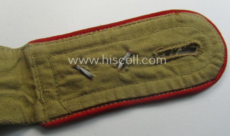 Single, WH (Luftwaffe) 'tropical-issued' NCO-type shoulderstrap (as was specifically intended for usage on the tropical-shirts ie. tunics) as was specifically intended for an: 'Oberfeldwebel der Flakartillerie-Trpn.'