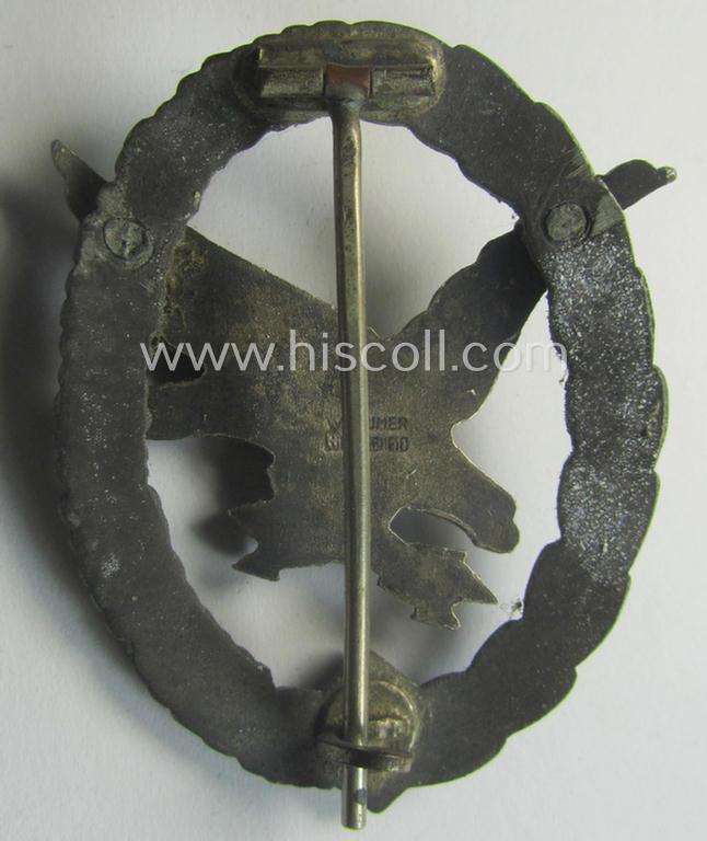 WH (Luftwaffe) 'Fliegerschützen-Abzeichen mit Blitzbündel' being a neatly maker- (ie. 'Wilh. Deumer'-) marked- and/or: typical zinc- (ie. 'Feinzink'-) based example as was produced by the: 'Wilh. Deumer'-company