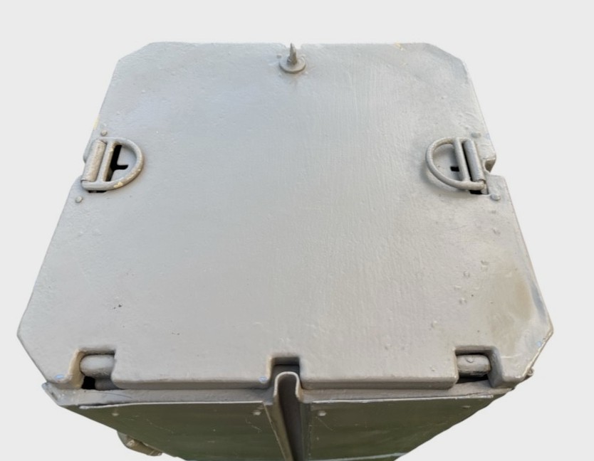 Fallschirmjäger jump container (Abwurfbehälter) for radio equipment