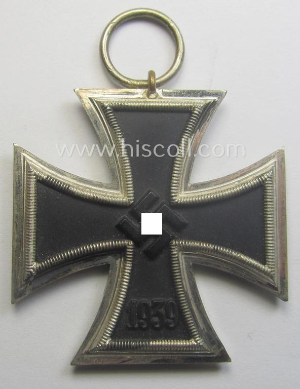 'Eisernes Kreuz II. Klasse' being a (typical) non-maker-marked example that comes together with its original- and never-mounted ribbon (ie. 'Bandabschnitt') as was produced by a (by me) unidentified maker (ie. 'Hersteller')
