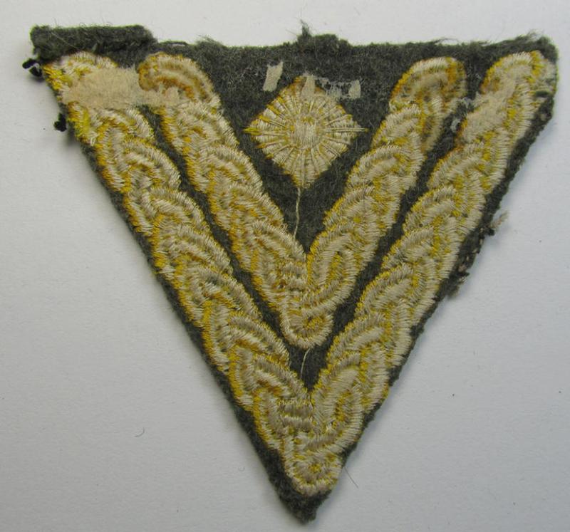 Neat, WH (KM ie. 'Küstenartillerie') rank-chevron (ie. 'Gefreitenwinkel') as was intended for a: 'Stabsgefreiter' as was intended for usage on the various field-grey-coloured, naval: 'Küstenartillerie'-tunics
