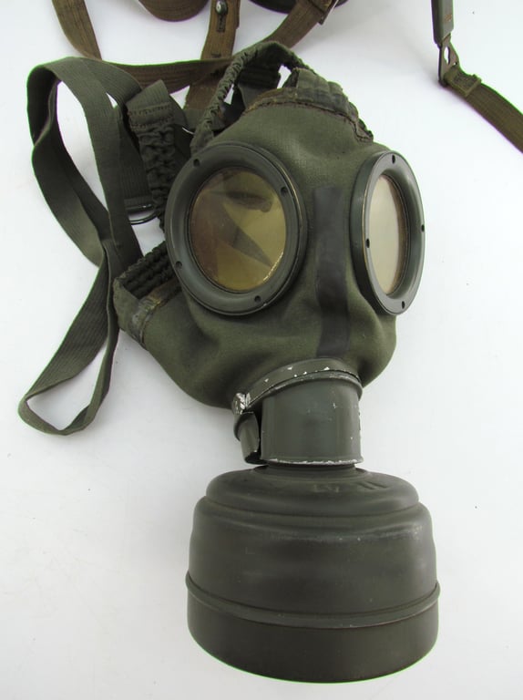 Wehrmacht Gas Mask Cannister , Complete Set -1938