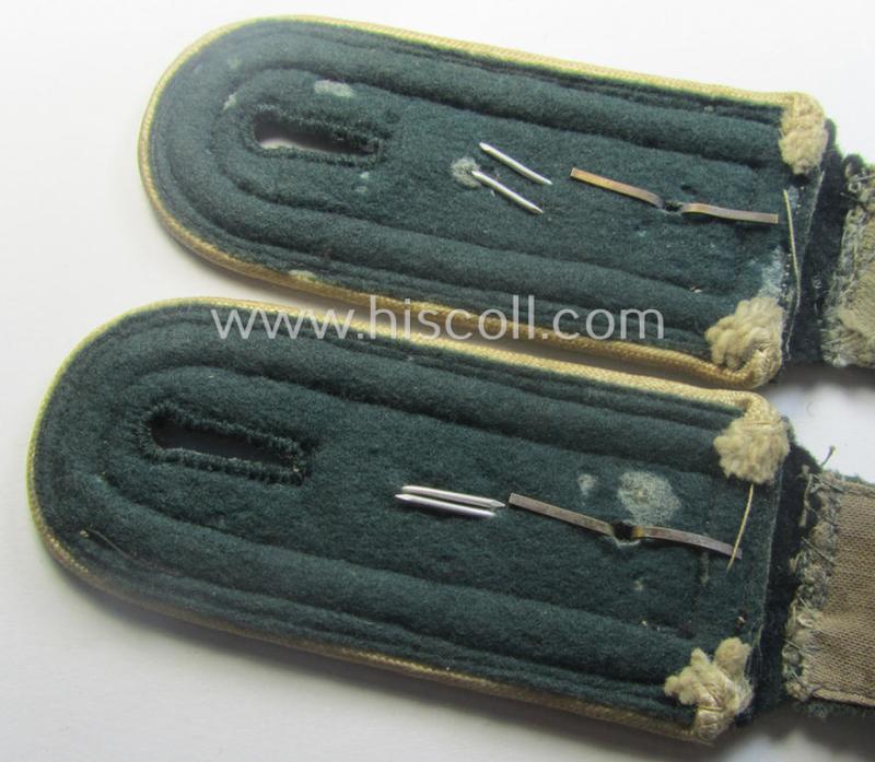 Pair of (early- ie. rounded-styled) WH (Heeres) NCO- (ie. 'M40'-) pattern shoulderstraps (being a so-called: 'privately-purchased'-pair): 'Feldwebel des Infanterie-Rgts. 7'