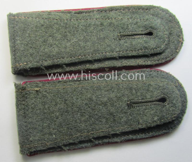 Sligthly mis-matched pair of early- (ie. mid-) war-period so-called: 'M40 o. M43'-pattern, WH (Heeres) EM-type shoulderstraps as piped in the 'bordeaux'-coloured branchcolour as intended for a: 'Soldat eines (Nebel)Werfer-Rgts. o. Abtlgs.'