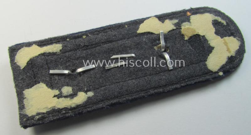 Neat - albeit regrettably single! - neatly 'cyphered' pair of WH (Luftwaffe) NCO-type shoulderstrap as piped in the darker-blue-coloured branchcolour as was intended for an: 'Oberfeldwebel der Sanitäts-Truppen'