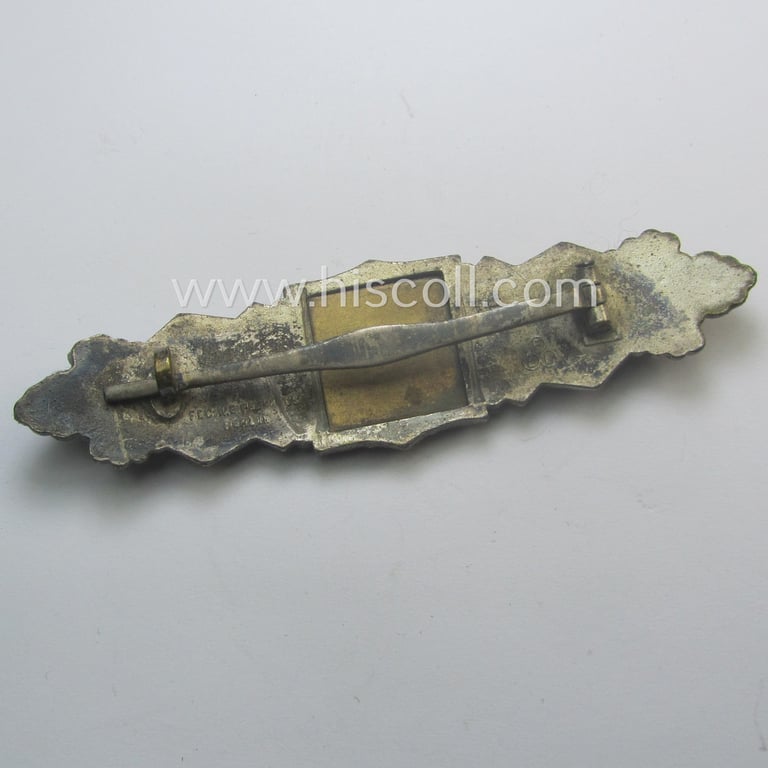 Superb, 'Nahkampfspange in Silber' (or: silver-class close-combat clasp ie. CCC) being a (typical) maker-marked- and/or minimally converse-shaped specimen as was produced by the maker- (ie. 'Hersteller') 'Friedrich Linden' (ie. FLL)