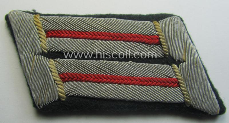 Moderately used - and fully matching! - pair of WH (Heeres) officers'-type collar-tabs, as was piped in the bright-red-coloured branchcolour as was intended for usage by an: 'Offizier der (Sturm)Artillerie-Truppen'