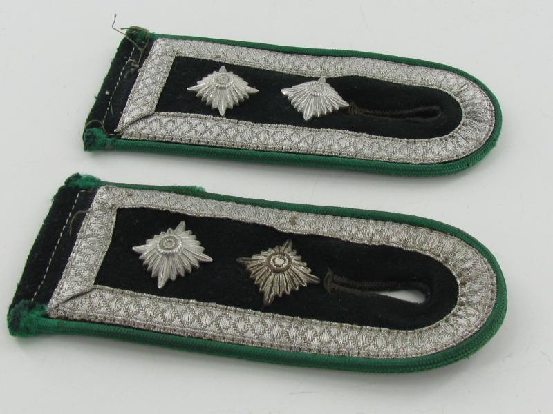Wehrmacht (Heer) M36 Gebirgsjäger shoulder boards for ‘Oberfeldwebel’