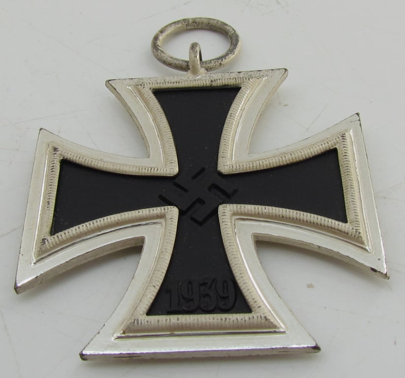 Iron Cross 2nd Class 1939 (Eisernes Kreuz 2. Klasse)– Maker “100”