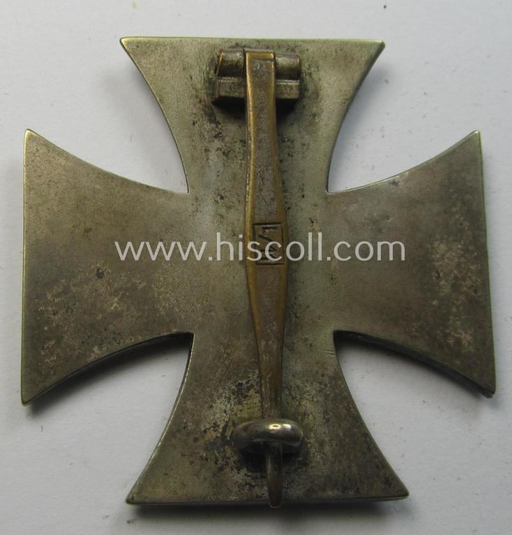 'EK1.Kl.' (or: Iron Cross 1st class) being a neatly maker- (ie. 'L/11'-) marked example as was produced by the (desirable!) 'Hersteller' (ie. maker): 'Wilhelm Deumer'