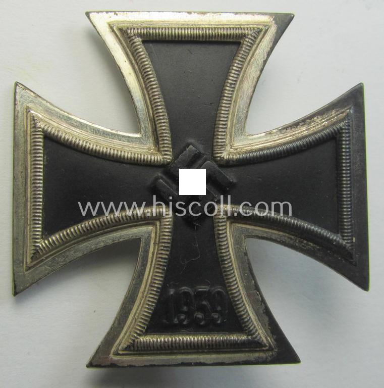 'Eisernes Kreuz 1. Kl.' (or: Iron Cross 1st class) being a (typical) maker- (ie. '100'-) marked example as was produced by the maker (ie. 'Hersteller'): 'R. Wächtler u. Lange' and that comes in its original etui as issued