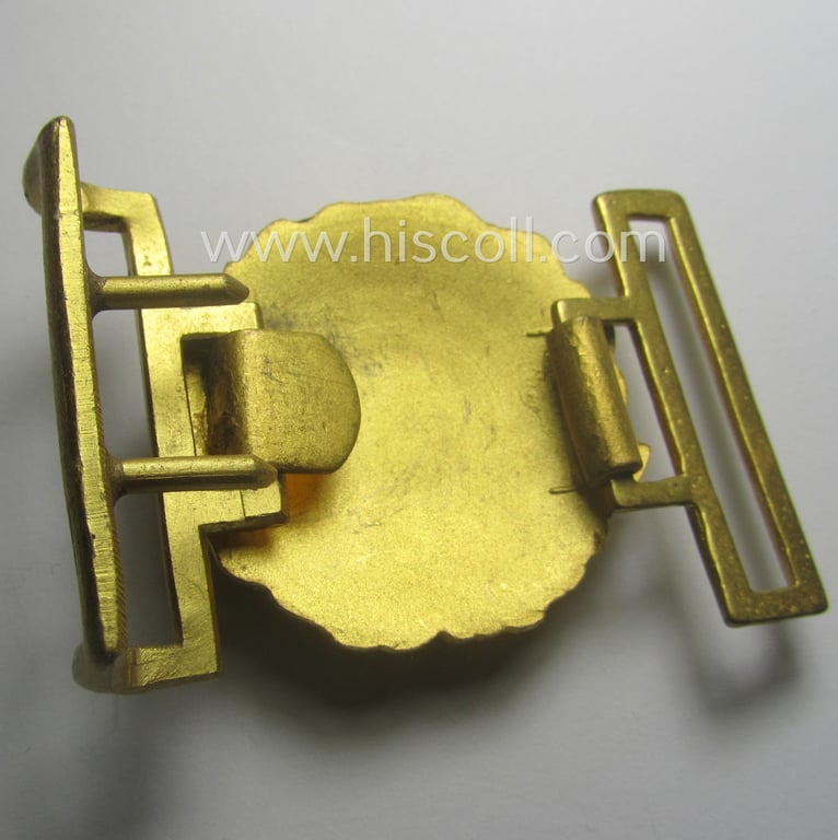 Smaller-sized - and 'virtually mint'! - WH (KM) 'standard-issue'-pattern, bright-golden-toned- and/or typical zinc-based officers'-dress-model belt-buckle (ie. 'Paradefeldbinde-Koppelschloss für Offiziere der KM') being a non-maker-marked example