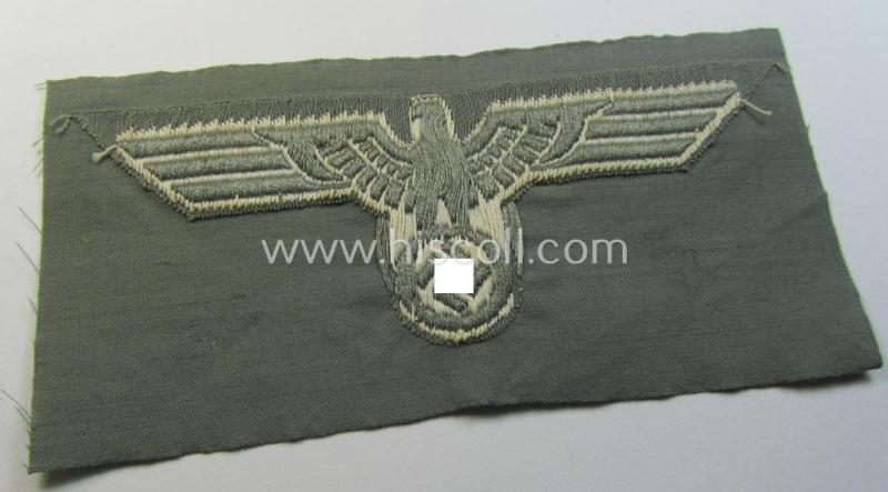 Superb - and scarcely found! - WH (Heeres) early- (ie. pre)-war-period- and/or greyish-white-coloured breast-eagle of the so-called: 'M35-pattern' (ie. 'Brustadler für Mannschaften u. Uffz.') as was executed in the neat 'BeVo'-weave pattern