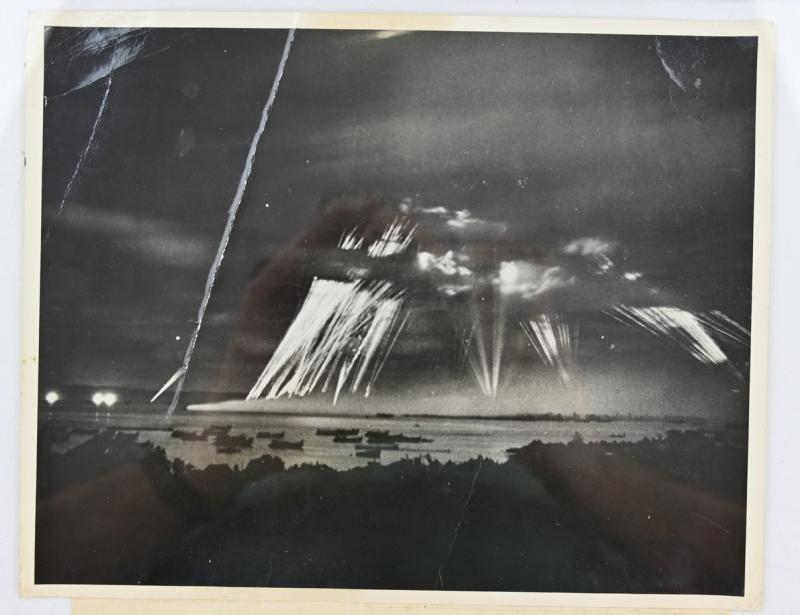 US WW2 Press Photo 'Anti-Aircraft Leyte Philippines'