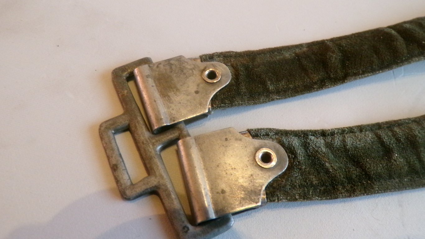 De Luxe Army dagger hangers