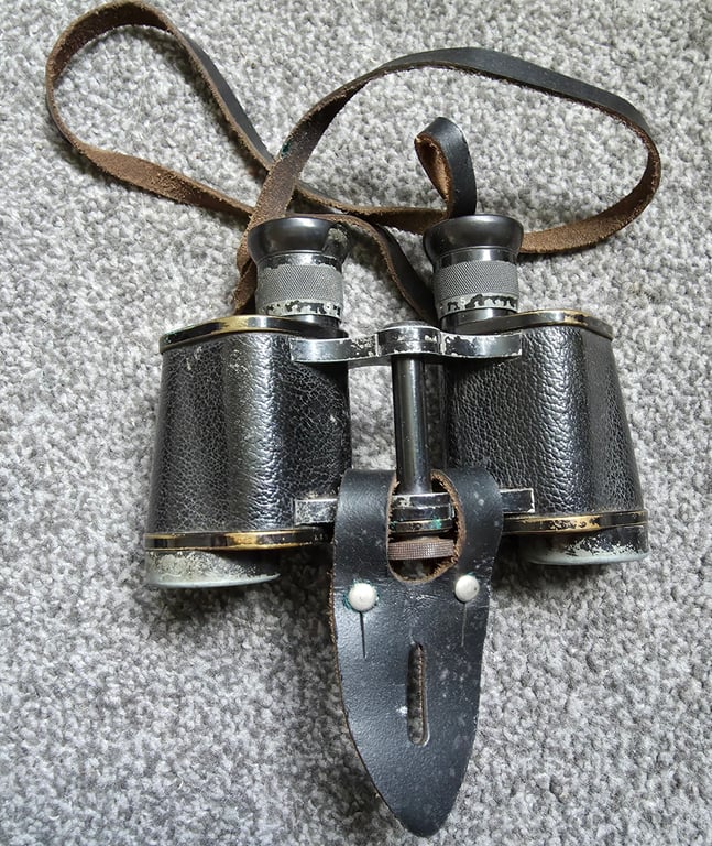 Wehrmacht Bakelite 6x30 Binoculars and carrying case (Behälter)