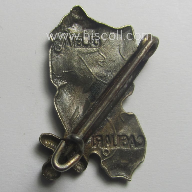 Attractive - very detailed and not that often seen! - WH (Heeres) lapel-pin (ie. 'Traditions- o. Erinnerungsabzeichen') as was worn and used by the members of the '90. Panzergrenadier-Division' (aka: 'Sardinienschild')