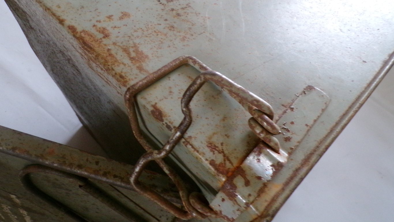 Wetterfester Behälter für Fallschirmgerät