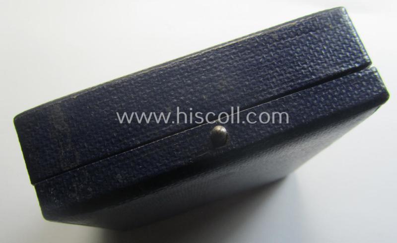 WH (LW) 'Flugzeug-Beobachter-Abzeichen' (ie. observers'-war-badge) being a (typical) non-maker-marked and/or: 'Buntmetall'- (ie. 'Tombak'-) based example by the: 'Assmann & Söhne'-company that comes stored in its period etui