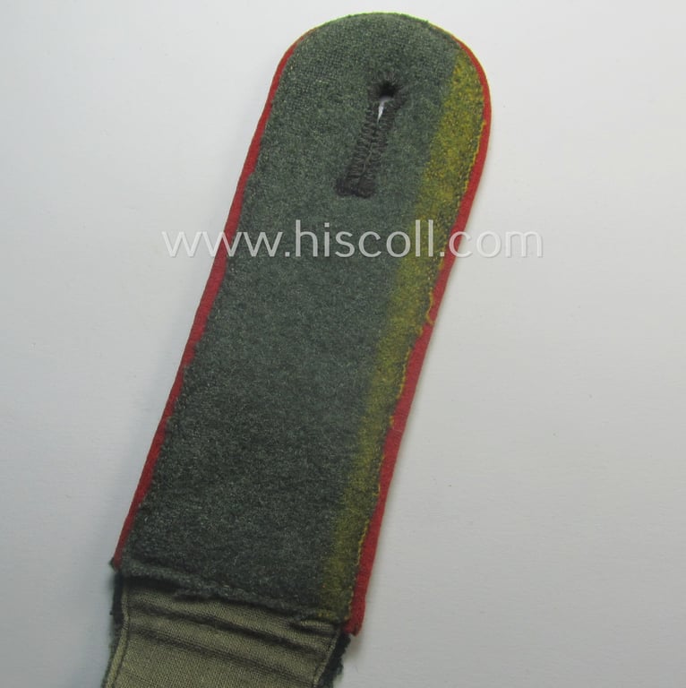 Single, pre- (ie. early-) war-period WH (Heeres) so-called: 'M40'-pattern, EM-type shoulderstrap as was intended for - and with certainty worn by! - a: 'Soldat eines (Sturm)Artillerie Abts. o. Rgts.'