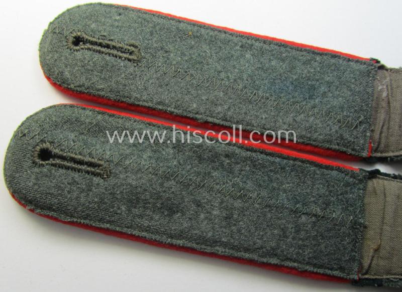 Pair of WH (Heeres) EM-type shoulderstraps: 'Sld. der (Sturm)Artillerie.-Trpn.'